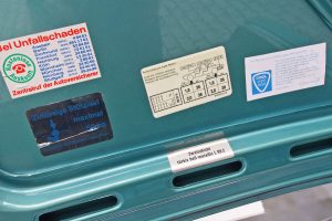 audi_100_ls_tuerkis_mettalic_11a