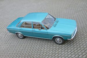 audi_100_ls_tuerkis_mettalic_13a