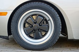 porsche_944_turbo_lapin_5