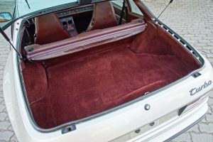 porsche_944_turbo_lapin_8