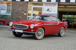 volvo_p1800s_1